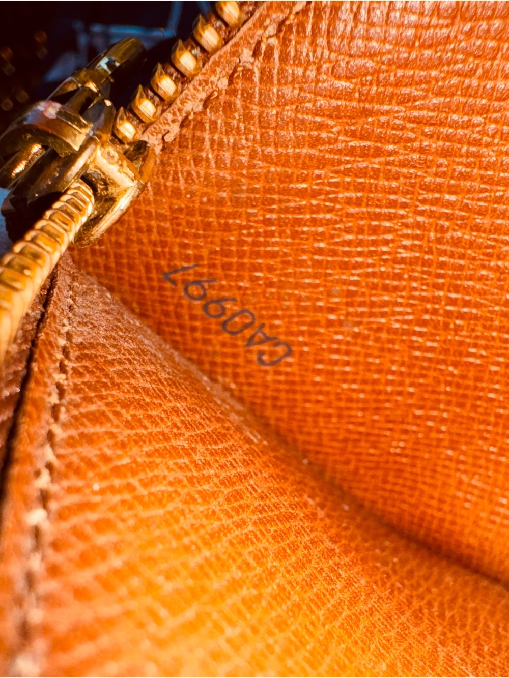 Louis Vuitton, one of a kind reinvented Sarah wallet converted Crossbody vintage - Picture 14 of 15